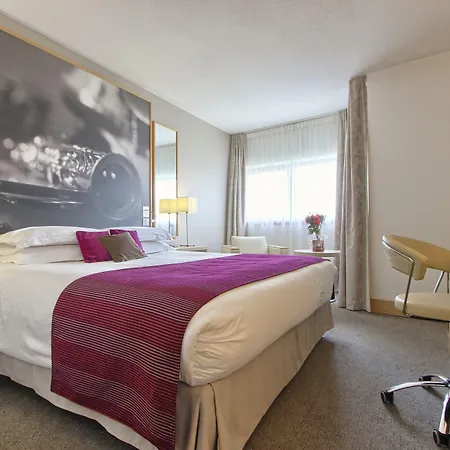 Hotel Mercure 19 Philharmonie La Parigi