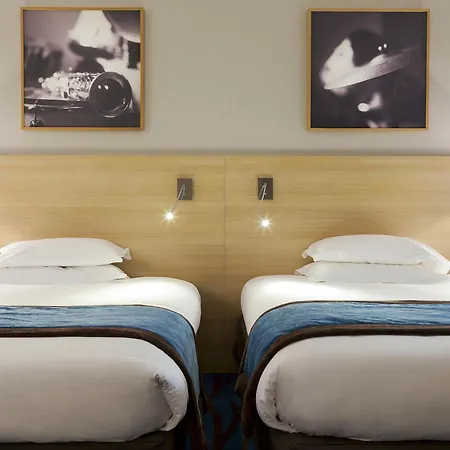 Hotel Mercure 19 Philharmonie La Parigi
