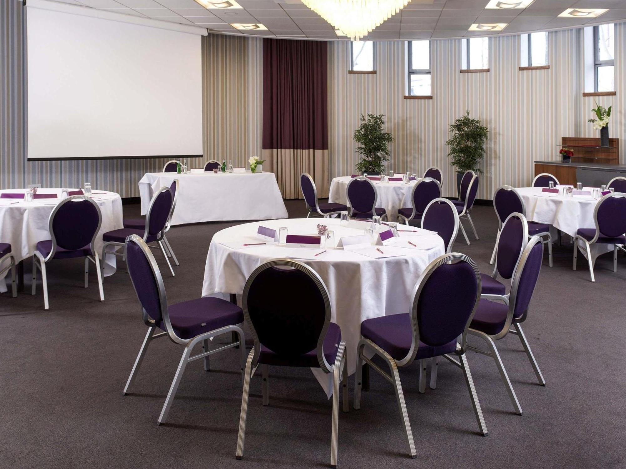 Hotel Mercure 19 Philharmonie La Parigi